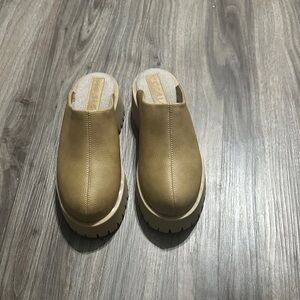 Stylish Tan Leather Mules